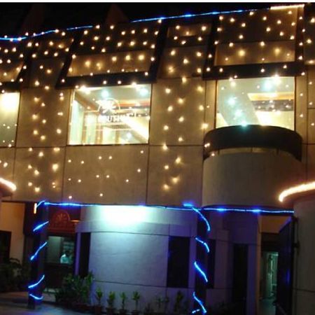 Oyo 15791 Flagship Hotel Executive Hazratganj Lucknow Exterior foto