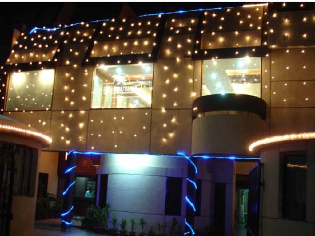 Oyo 15791 Flagship Hotel Executive Hazratganj Lucknow Exterior foto