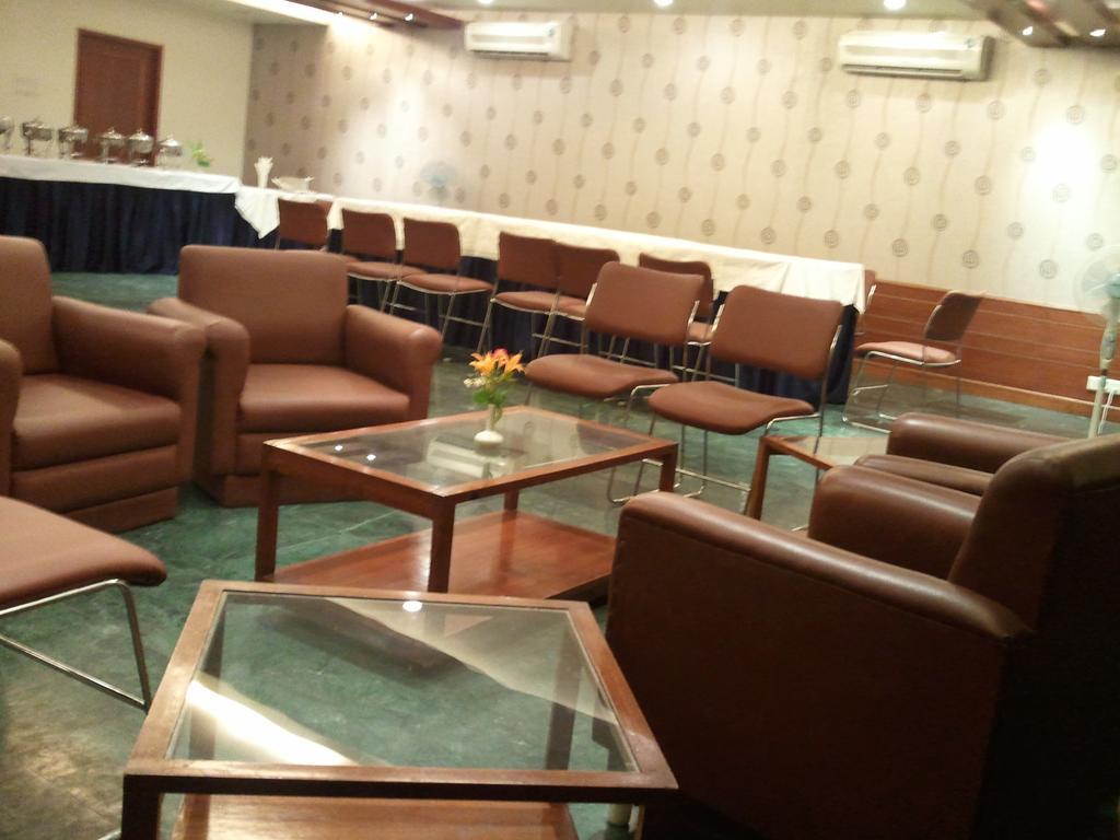 Oyo 15791 Flagship Hotel Executive Hazratganj Lucknow Exterior foto