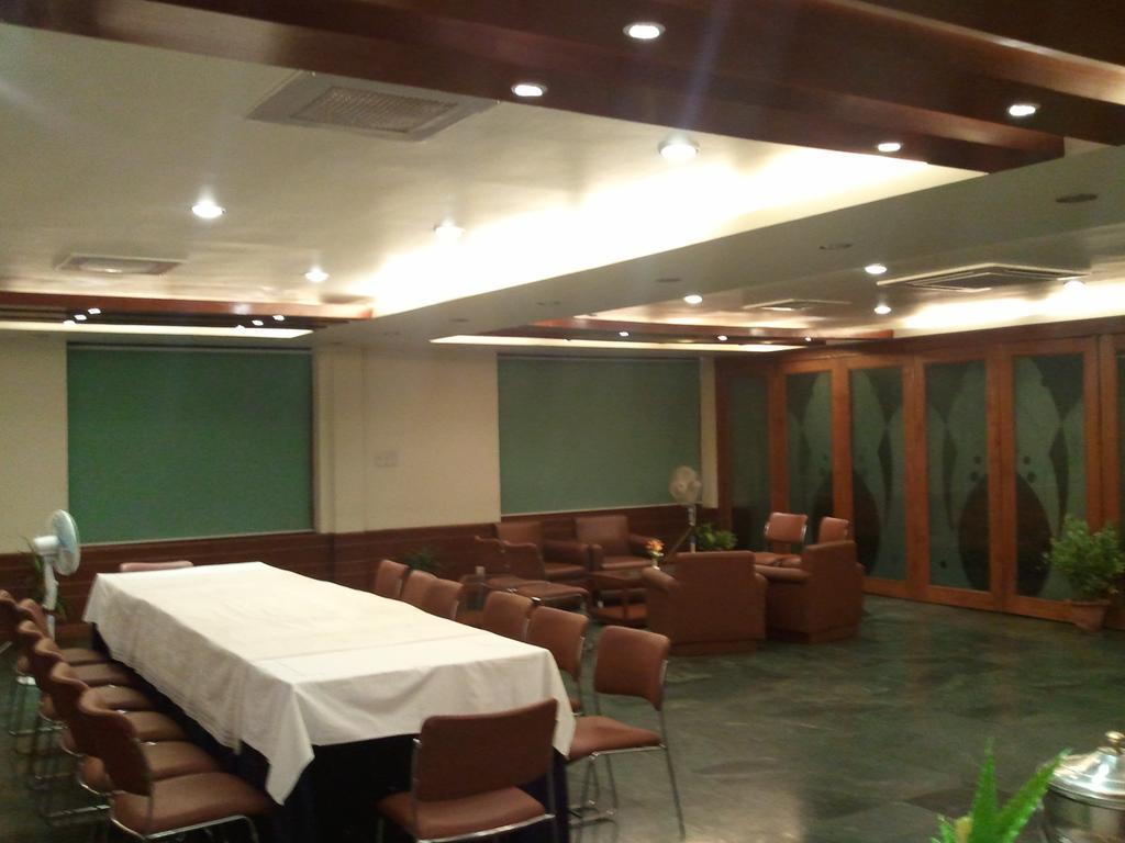 Oyo 15791 Flagship Hotel Executive Hazratganj Lucknow Exterior foto